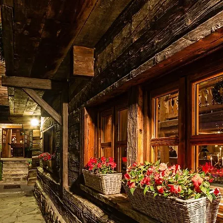 Отель Fer A Cheval 5*