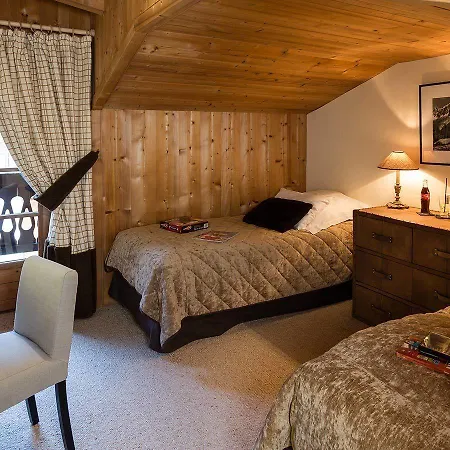 Fer A Cheval Hotel